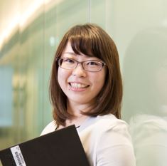 村野 真里子 氏
